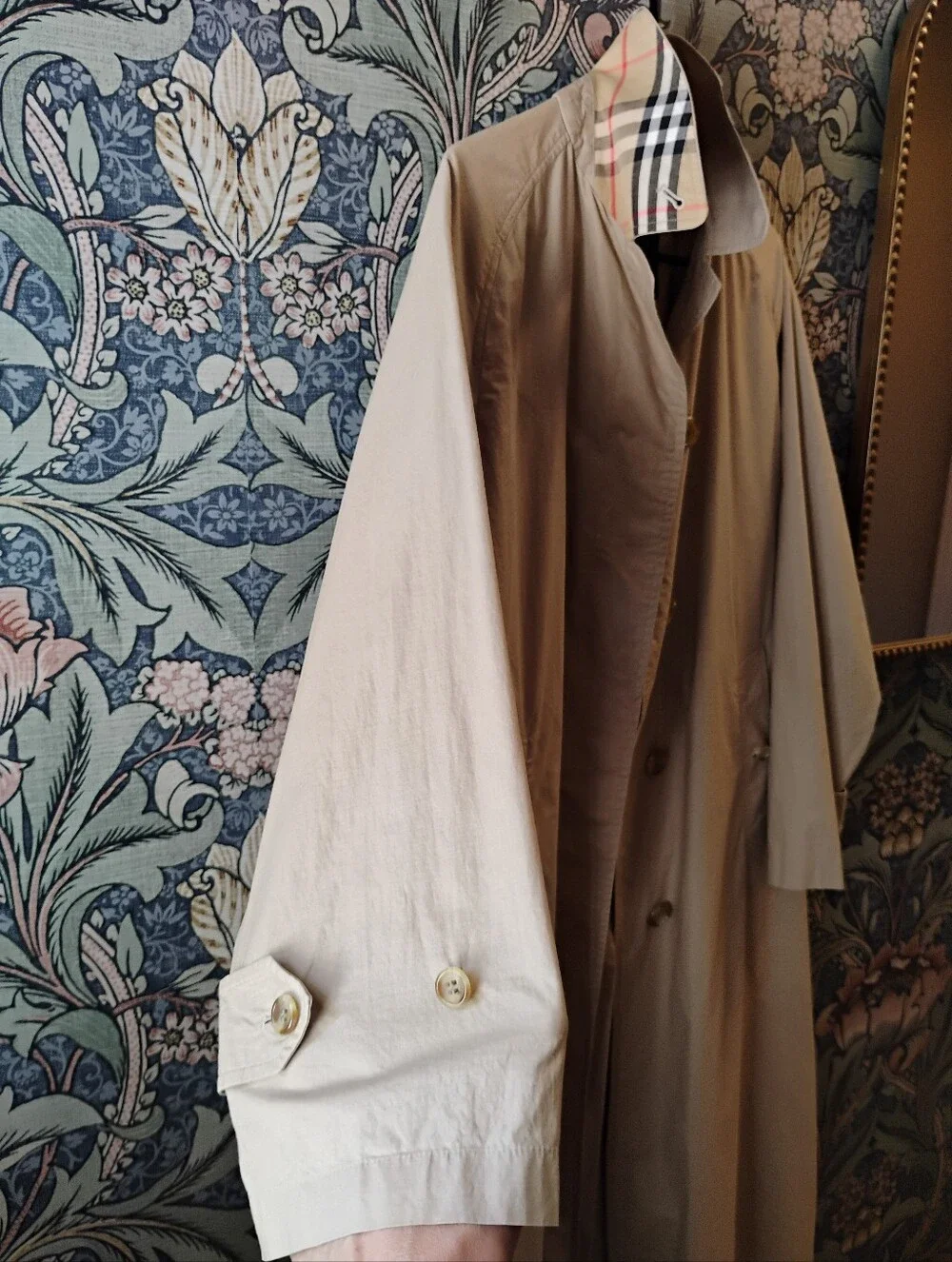 Vintage Burberry Beige Light Weight Trench Coat - Picture 7 of 10
